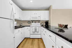 11 Church St, Salem, MA 01970 - Photo 8
