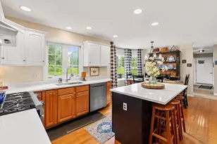 2 Ture Ln, Holbrook, MA 02343 - Photo 2