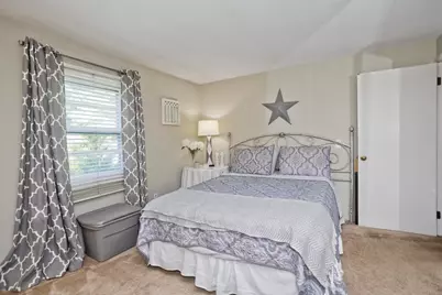 56 Santa Maria St, Springfield, MA 01104 - Photo 12