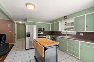 25 Wilson St, Beverly, MA 01915 - Photo 12