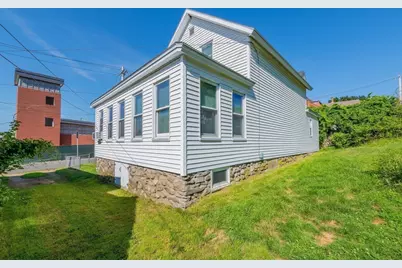 10 Snow St, Southbridge, MA 01550 - Photo 24