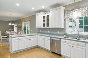 5 Peach Tree Dr, Sutton, MA 01590 - Photo 2
