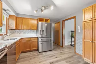 39 Washington Ave, Athol, MA 01331 - Photo 6