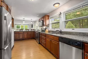 10 Riverside Dr, Auburn, MA 01501 - Photo 14