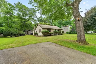 42 Cottage Dr, Holliston, MA 01746 - Photo 2