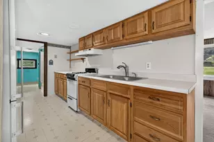 42 Cottage Dr, Holliston, MA 01746 - Photo 6