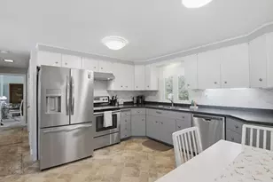 15 Thurston Pl, Fitchburg, MA 01420 - Photo 8