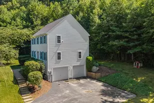 32 Hastings Dr, Northbridge, MA 01588 - Photo 2