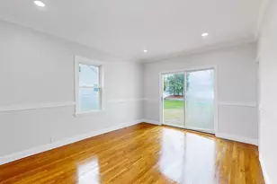 22 Baldwin St, Winchester, MA 01890 - Photo 4