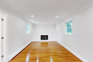22 Baldwin St, Winchester, MA 01890 - Photo 8