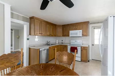 25 Prospect St, Ware, MA 01082 - Photo 14