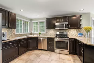27 Lancashire Dr, Mansfield, MA 02048 - Photo 4
