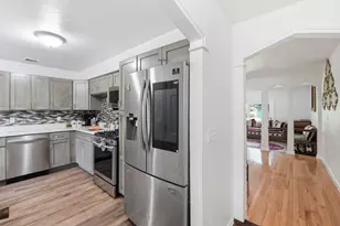 23 Cobblestone Ln, Worcester, MA 01606 - Photo 2