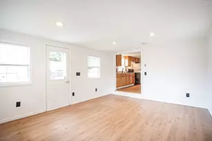 215 Eddy St, Springfield, MA 01104 - Photo 8