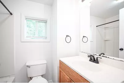 215 Eddy St, Springfield, MA 01104 - Photo 12