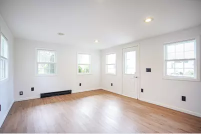 215 Eddy St, Springfield, MA 01104 - Photo 6