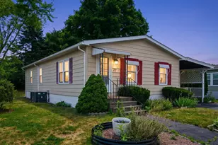 27 Castle Rd, Attleboro, MA 02703 - Photo 2
