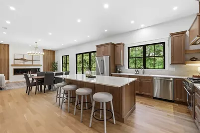 4 Eastern Ave, Burlington, MA 01803 - Photo 2