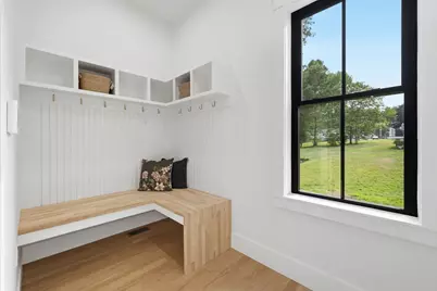 4 Eastern Ave, Burlington, MA 01803 - Photo 2