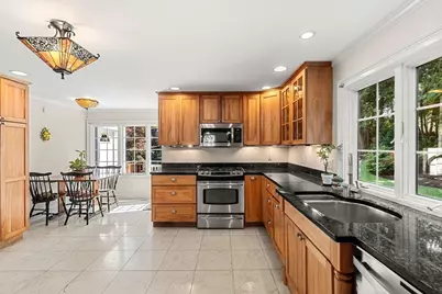 11 Woodbury Ct, Salem, MA 01970 - Photo 8
