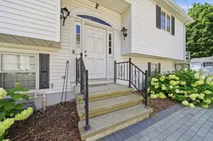 7 Hingston St, Peabody, MA 01960 - Photo 2