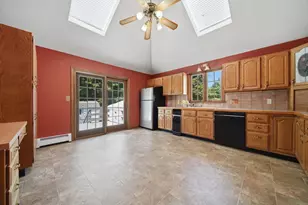 7 Hingston St, Peabody, MA 01960 - Photo 4