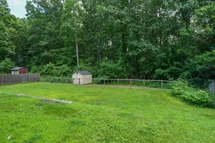 23 Laurel Dr, Hudson, MA 01749 - Photo 2