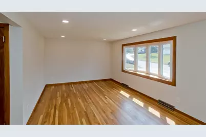 11 Mountainview St, Chicopee, MA 01020 - Photo 8