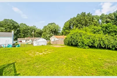 11 Mountainview St, Chicopee, MA 01020 - Photo 6