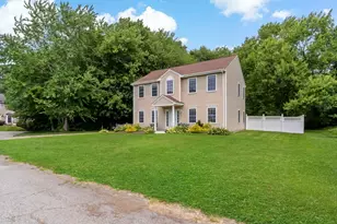 38 Anelia St, Somerset, MA 02726 - Photo 2
