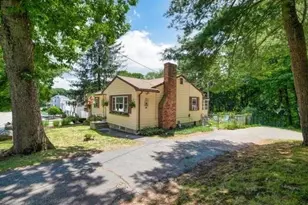 70 Montrose Ave, Wakefield, MA 01880 - Photo 4