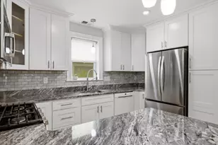 28 Beecher Pl, Newton, MA 02459 - Photo 6