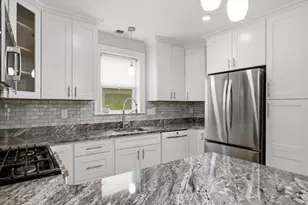 28 Beecher Pl, Newton, MA 02459 - Photo 4