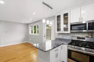 28 Beecher Pl, Newton, MA 02459 - Photo 8
