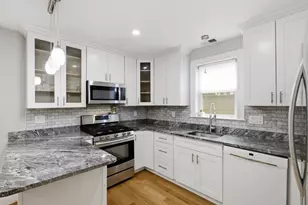 28 Beecher Pl, Newton, MA 02459 - Photo 8