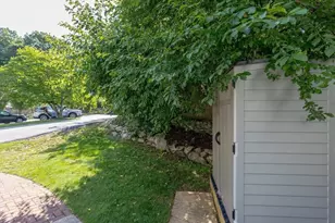 28 Beecher Pl, Newton, MA 02459 - Photo 32
