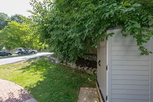 28 Beecher Pl, Newton, MA 02459 - Photo 30