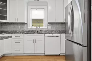 28 Beecher Pl, Newton, MA 02459 - Photo 10
