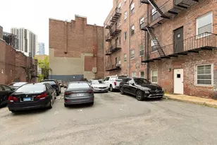 17 Bowdoin St, Boston, MA 02114 - Photo 16