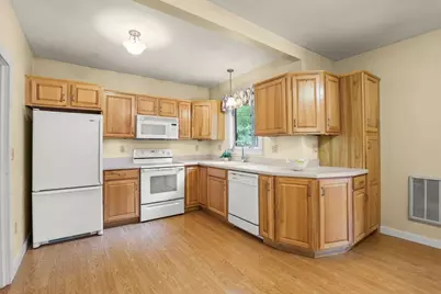 137 Sumner St, North Attleboro, MA 02760 - Photo 2