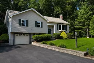 29 Overlook Dr, Bellingham, MA 02019 - Photo 2
