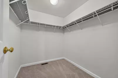 199 Heathrow, Manchester, NH 03104 - Photo 32