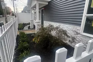 562 Gorham St, Lowell, MA 01852 - Photo 4
