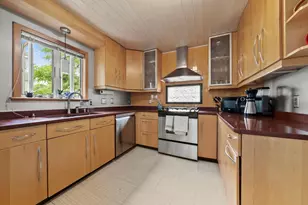 25 Maple Ave, Newton, MA 02458 - Photo 10