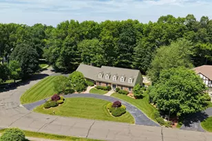 115 Williamsburg Dr, Longmeadow, MA 01106 - Photo 2