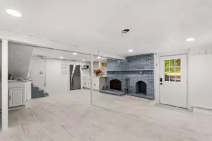 8 Priscilla Ln, Billerica, MA 01821 - Photo 14
