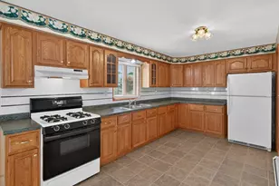 31 Oregon St, Fall River, MA 02720 - Photo 8