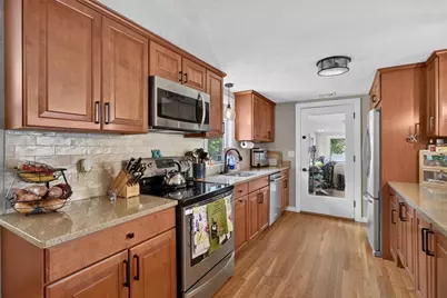 106 Winn St, Burlington, MA 01803 - Photo 6
