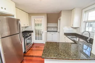 7 Hilltop, Watertown, MA 02472 - Photo 6