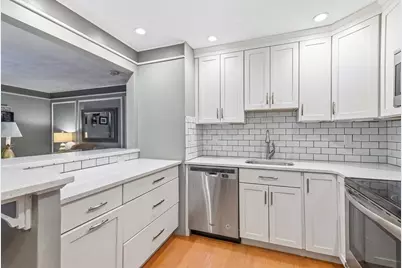 796 Willard St #D5, Quincy, MA 02169 - Photo 4